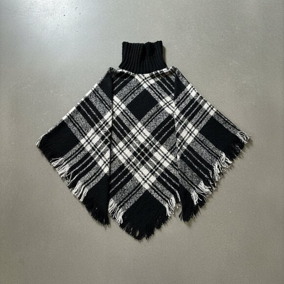 Black & White Ultra Soft Knit Poncho by Steve Madden / Size: OSFM - Picture 4 of 4